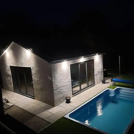 The Pool House-with Totally Private Heated Pool Feriehus