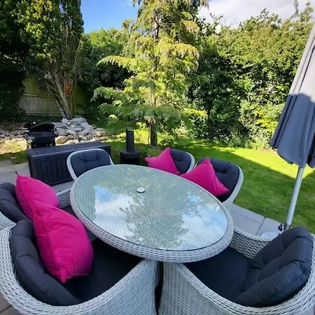 The Pool House-with Totally Private Heated Pool * Beetham