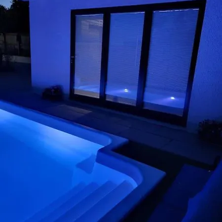 Feriehus The Pool House-with Totally Private Heated Pool Beetham